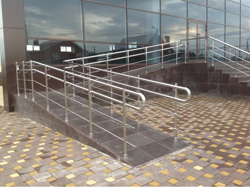 из нержавейки. изделия из нержавеющих сталей. изделия из нержавеющей трубы. кружка нерж. выполнен из нержавеющей стали.