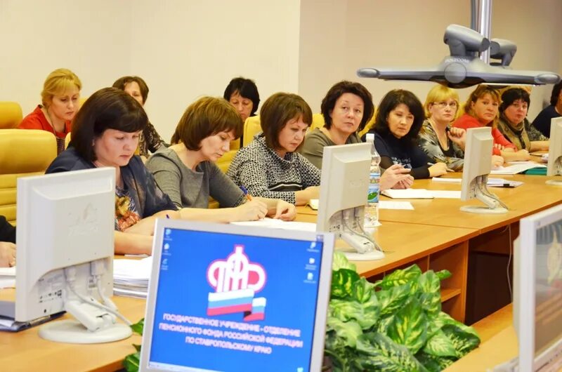 Номер пенсионного фонда энгельс. Пенсионный фонд энгельс сотрудники. пфр контактный центр. пфр энгельс.