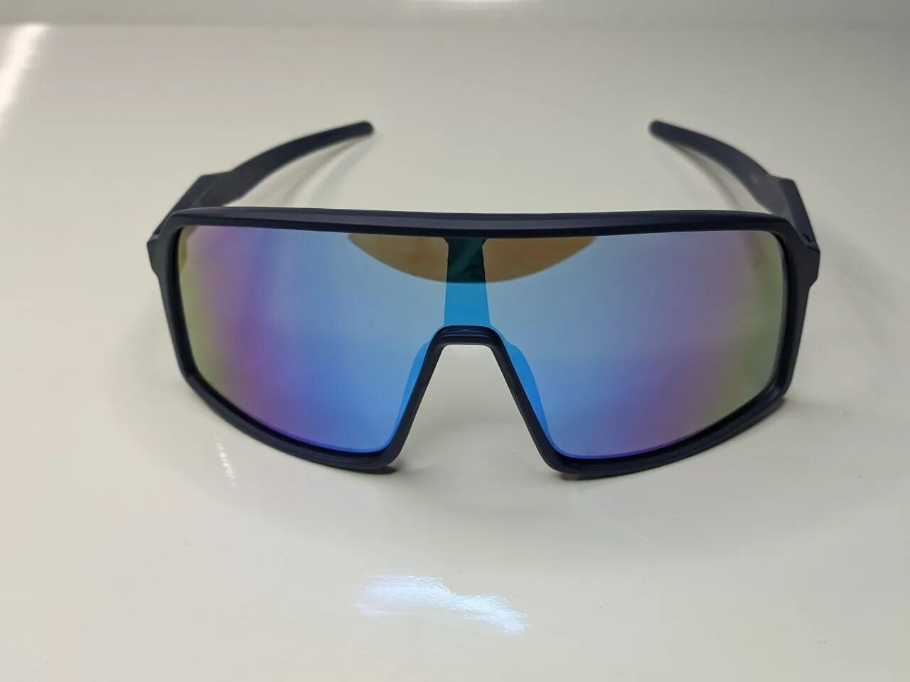 Широкие очки солнцезащитные мужские. Очки солнцезащитные мужские спортивные. Солнцезащитные очки для волейбола. Очки солнечные мужские спортивные широкие. Купишь широкие очки