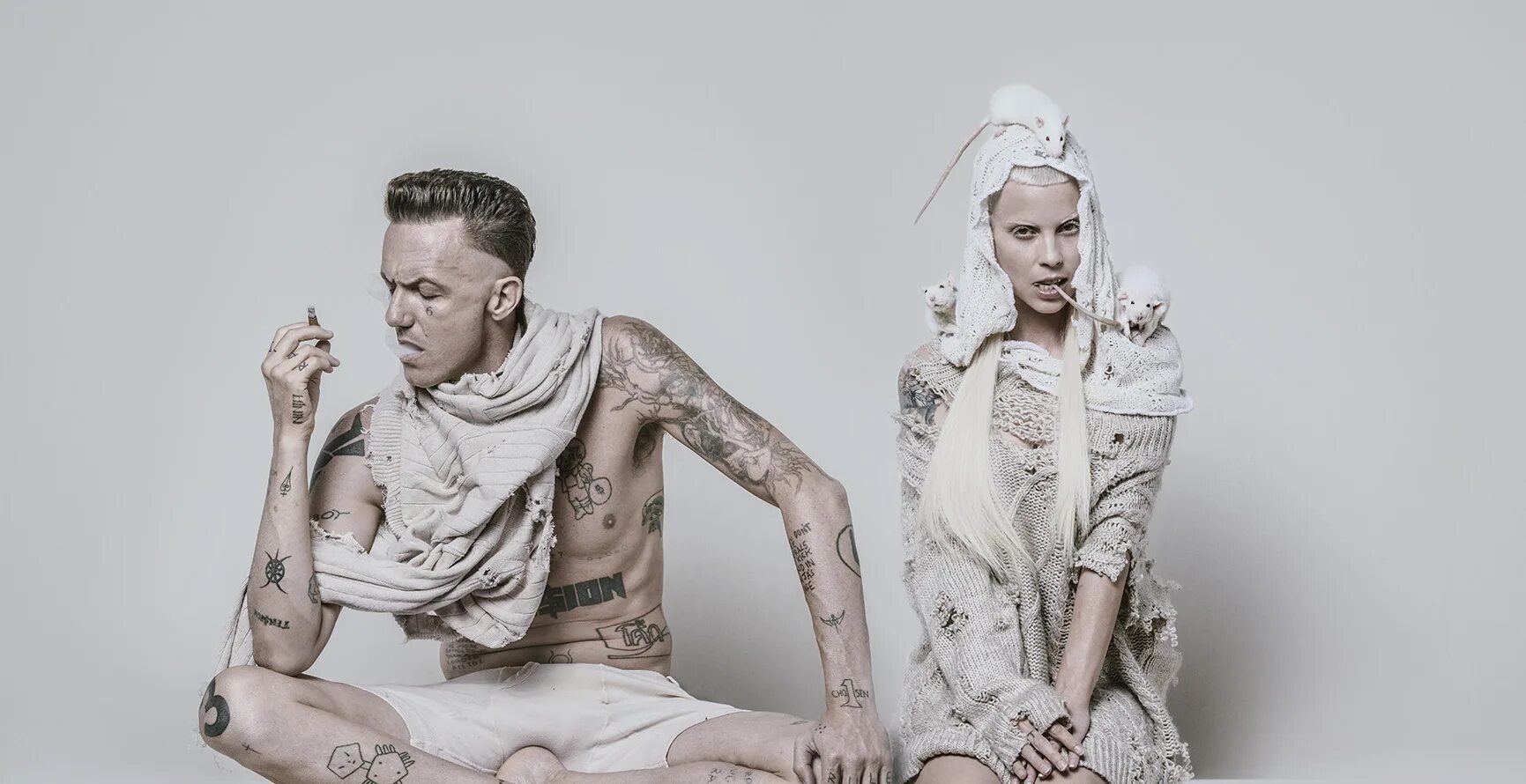 Die antwoord brain. Группа die antwoord. Die antwoord солист. Die antwoord Возраст. Die antwoord обои.