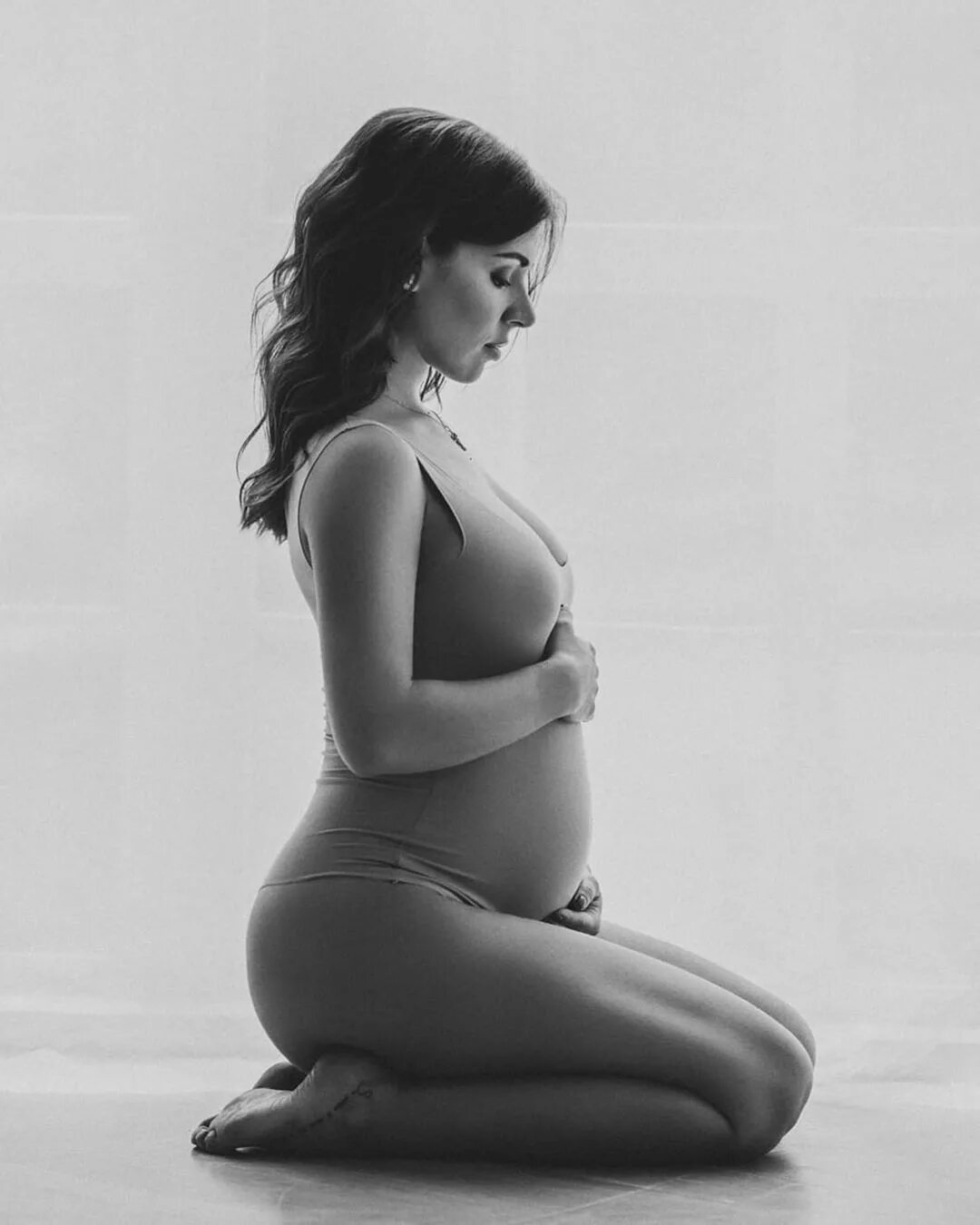 Фотограф беременность. Полина Диброва фотосессия беременной. Фотосессия беременных в стиле Нью. Фотосессия беременности 2020. Беременная фотосессия 2020.