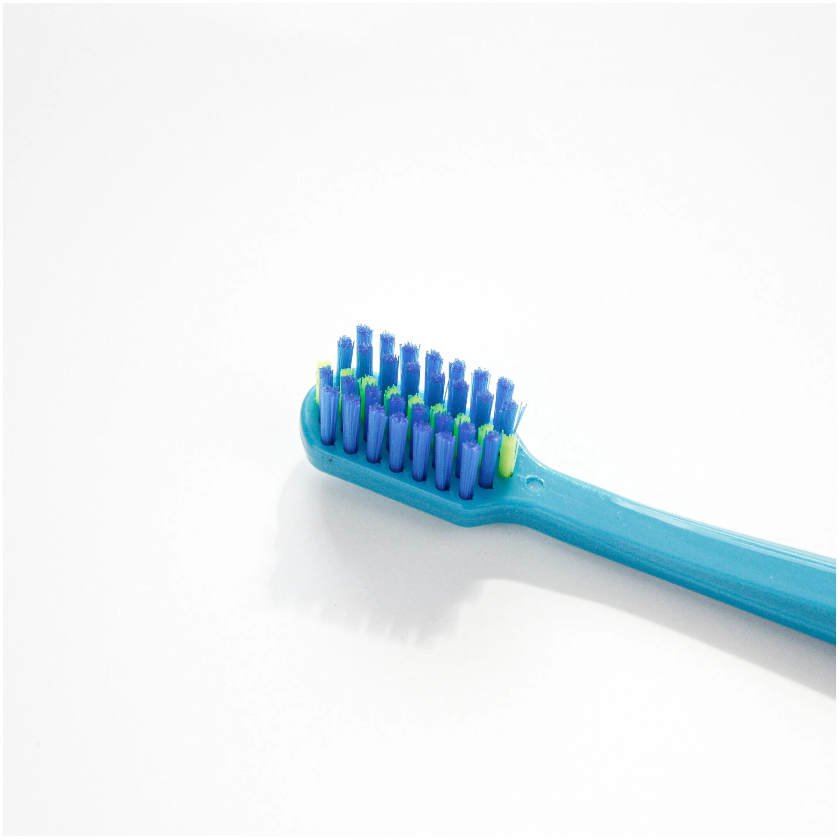 зубная щетка для брекетов. щетка для чистки брекетов. ортодонтический набор для брекетов pesitro. щётки для брекетов специальные. щетка для чистки брекетов.