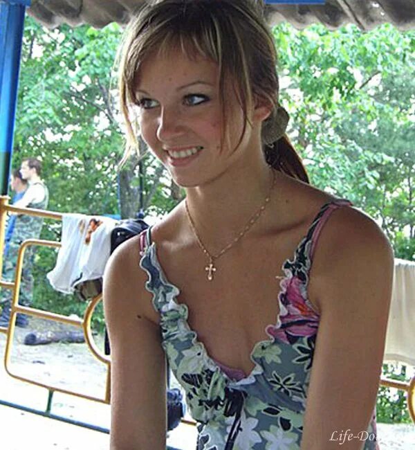 Абсолютно плоская девушка. Стройная блондинка небольшая грудь. Кира найтли 2021. Доска с сосками. Самая плоская девушка.