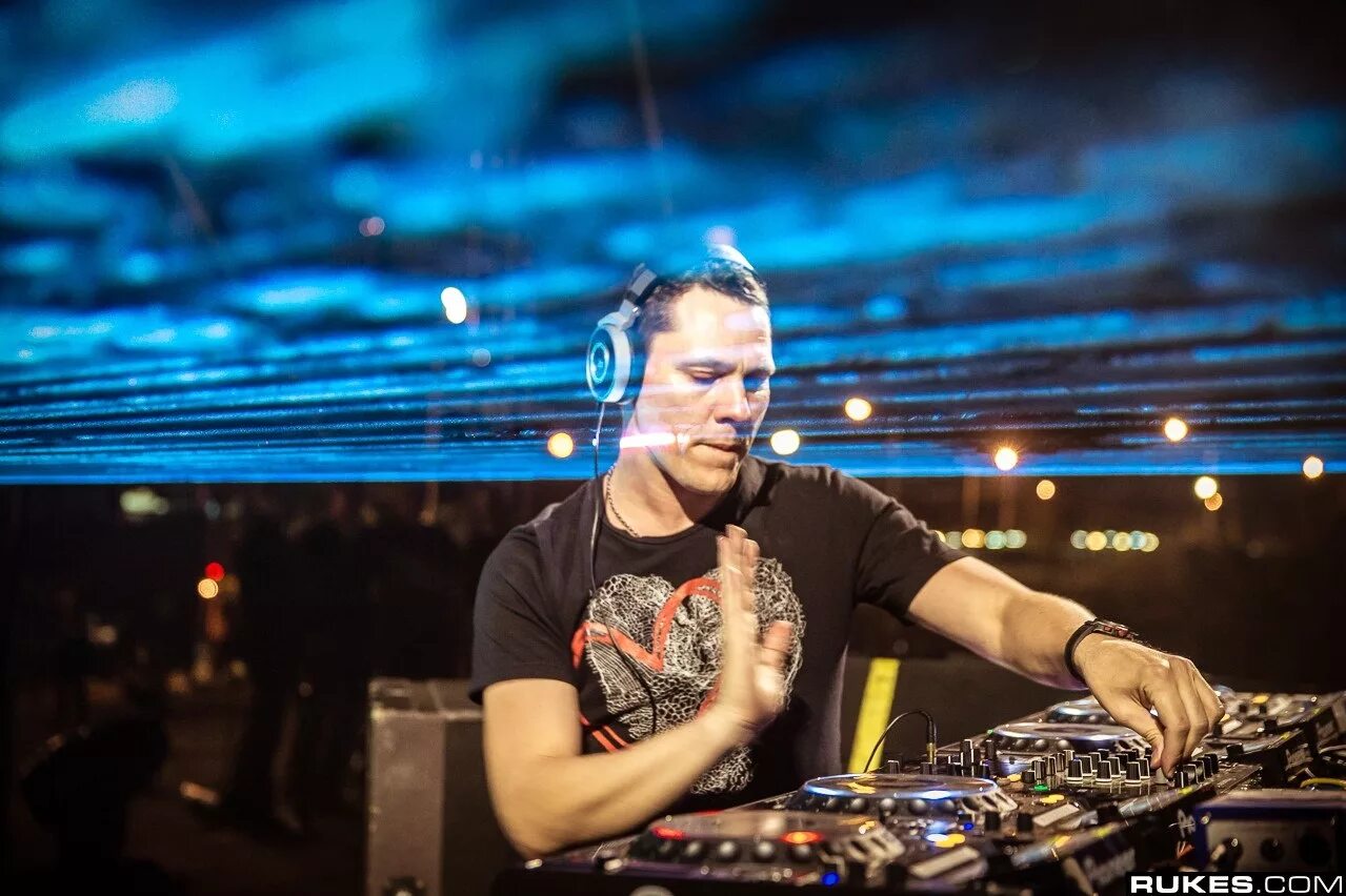 Армин ван бюрен. Мартин гаррикс 2021. Hardwell 2023. Dj тиесто. Tiesto.