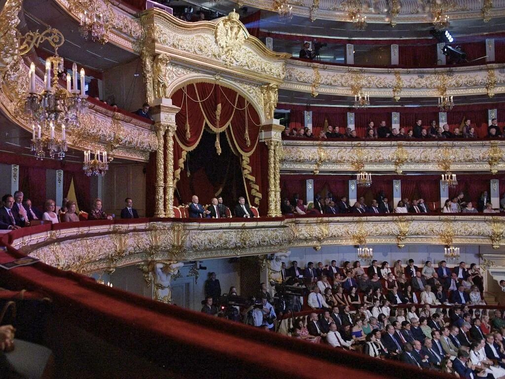 Большой театр зрители. Большой театр публика. Орган в большом театре. Зал со зрителями. Количество зрителей в театре