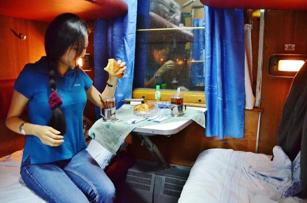 красивый поезд.