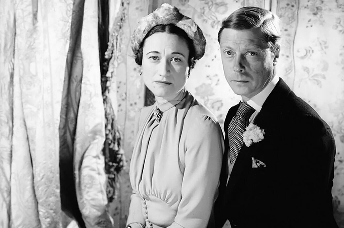 Герцогиня виндзорская уоллис симпсон. Эдуард 8 герцог виндзорский. Герцог виндзорский эдуард и уоллис симпсон. Король эдуард 8 и уоллис симпсон. Эдуард 8 герцог виндзорский.