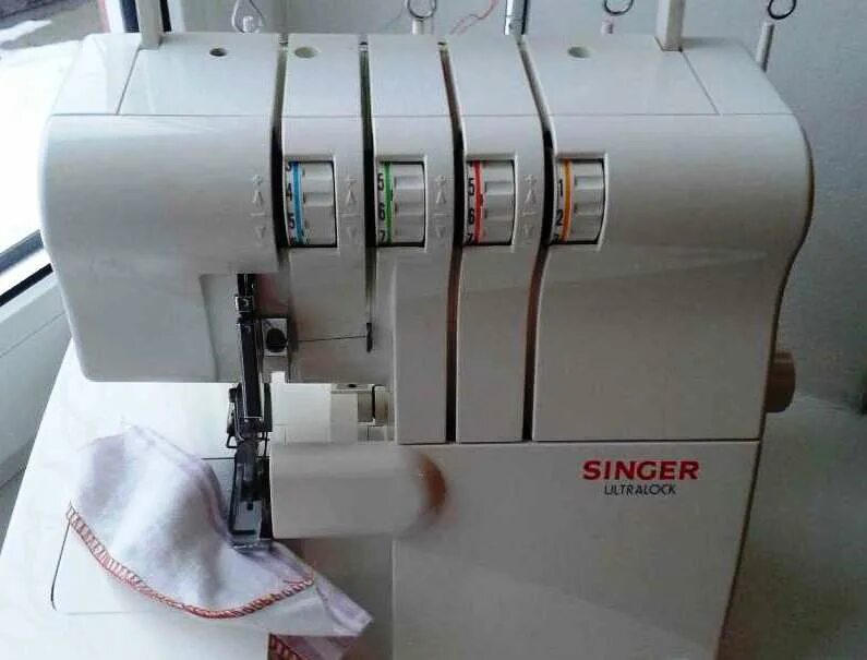 оверлок singer 14sh654 белый. оверлок singer 14sh654 швы. оверлок зингер 14sh654. оверлок singer 14sh654 заправка нитей. оверлок singer 14sh654.