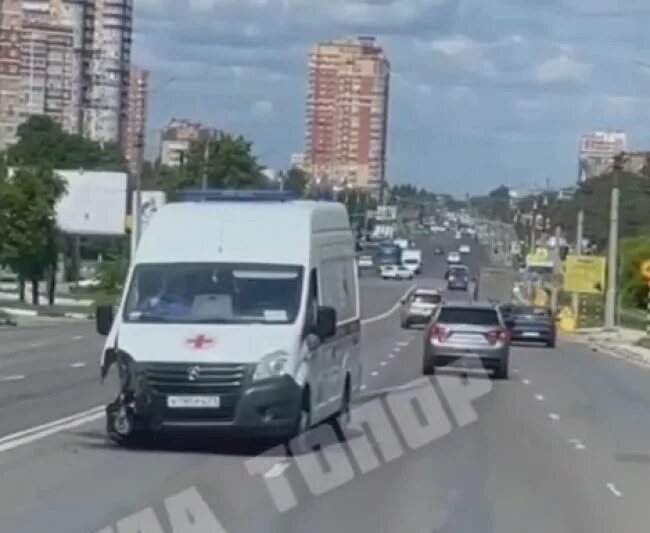 Происшествия в туле со скорой помощи. Вертолет скорой помощи. Проблесковый маячок скорой помощи. Дтп скорая тула. В туле пускают скорую с кислоба.