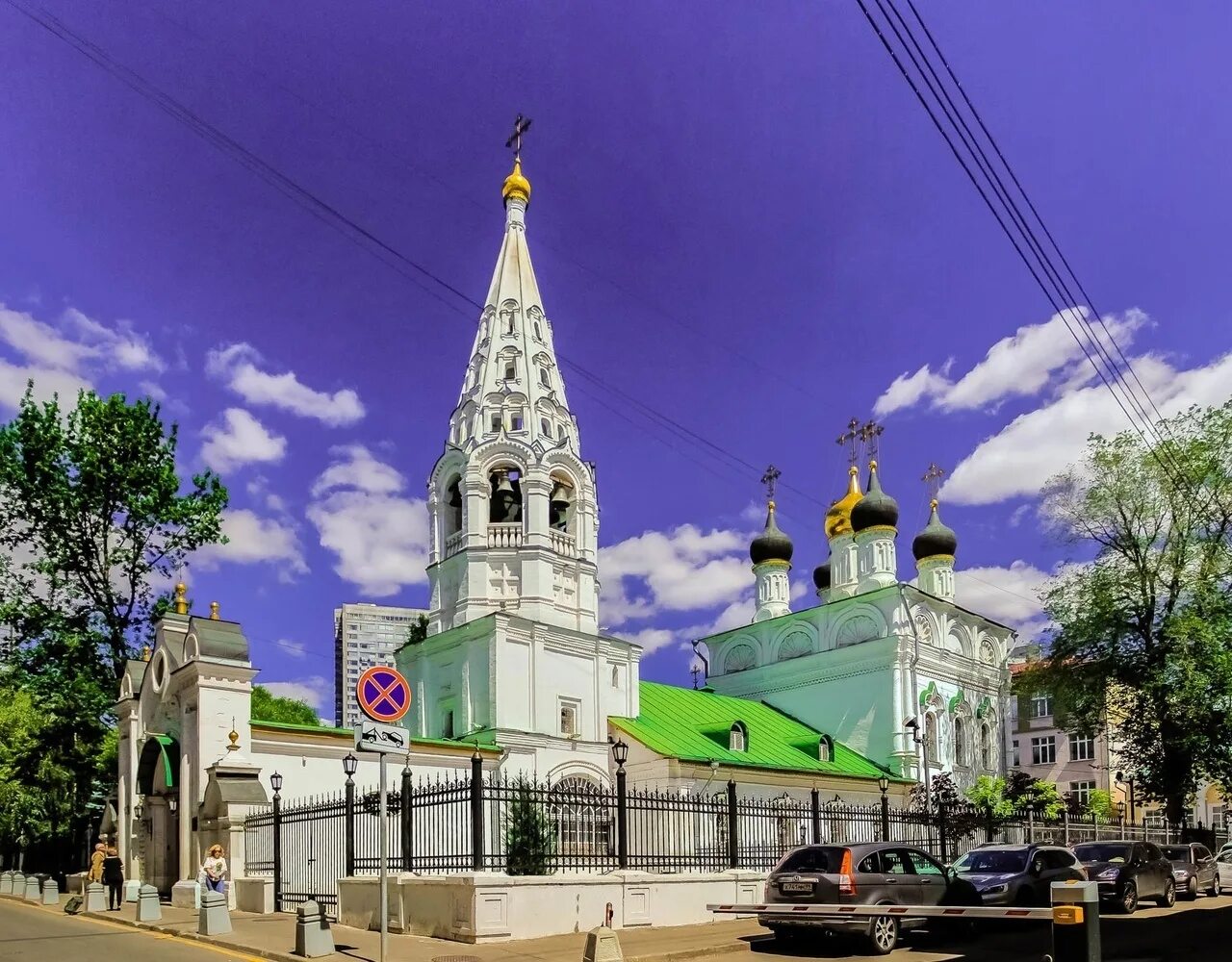 Церковь спасопесковский переулок. Храм преображения господня на песках москва. Спаса преображения на песках в москве. Спасская церковь на арбате. Храм преображения господня что на песках, на арбате.