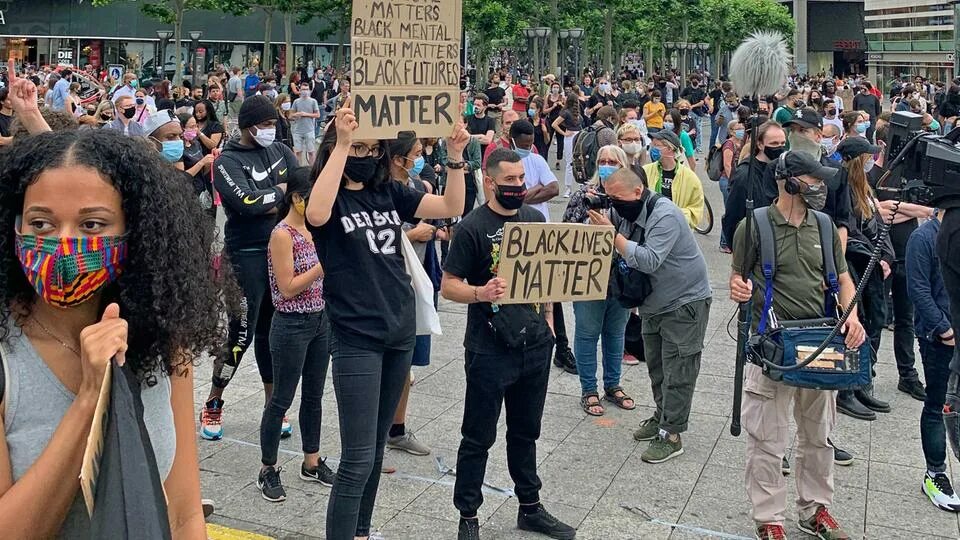 Движение блэк ливс мэттер. Блэк лайв меттер. Russian lives matter перевод. Вайт лайф меттер. White european lives matter.