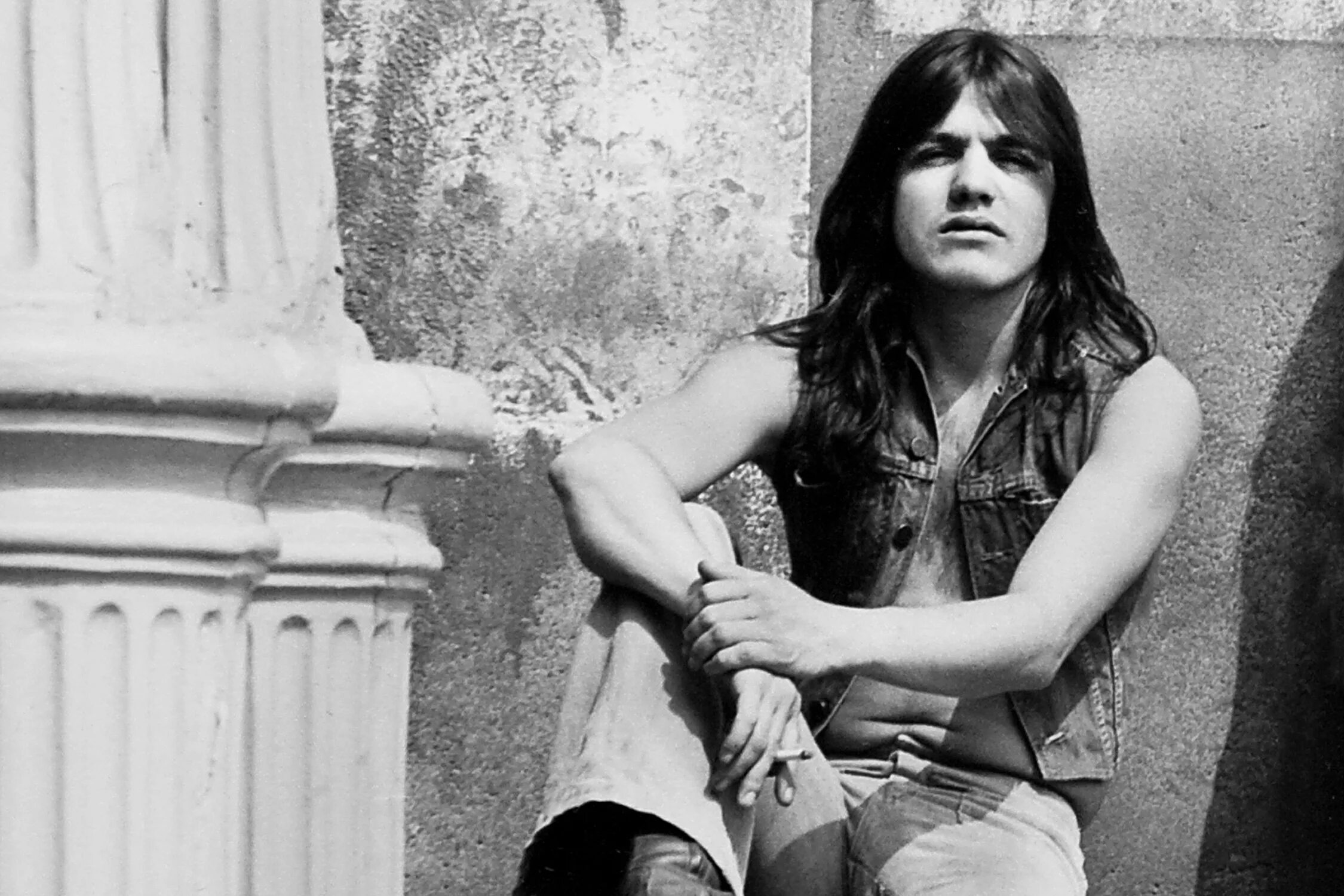 Малькольм янг. Братья малькольм. malcolm young с женой. малколм маурейн музыкант. малькольм макрей аня.