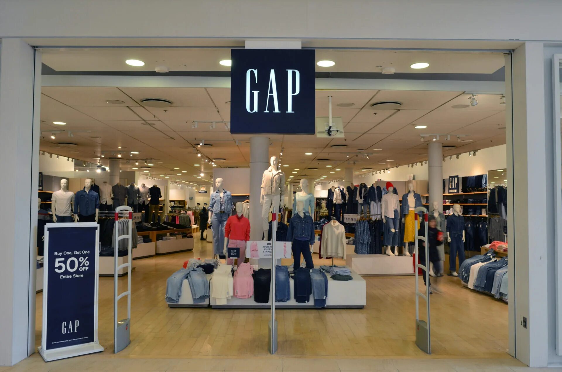Gap c. Магазин gap. гэп одежда. гап ритейл. gap в москве магазины.