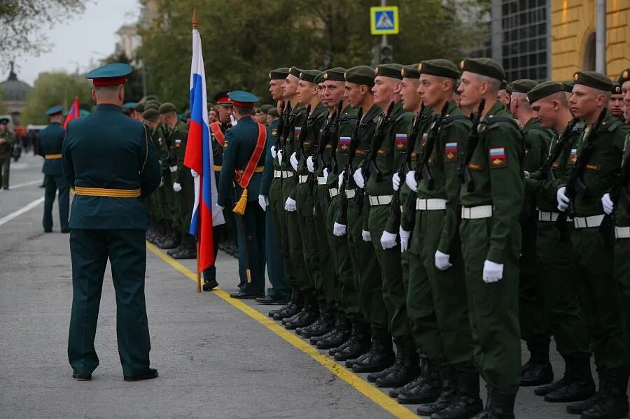 Репетиция парада мая. Парад Волгоград 2022. Репетиция парада Волгограде 2022. Парад Победы 9 мая 2022 Волгоград. Репетиция парада 9 мая 2022.