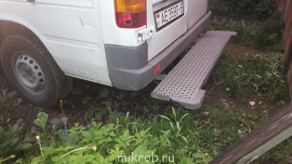 Подножка задняя купить. Задняя подножка Mercedes Sprinter 903. Подножка задняя на Спринтер 906. Mercedes Sprinter 904 задняя подножка. 906 Sprinter подножка задняя.