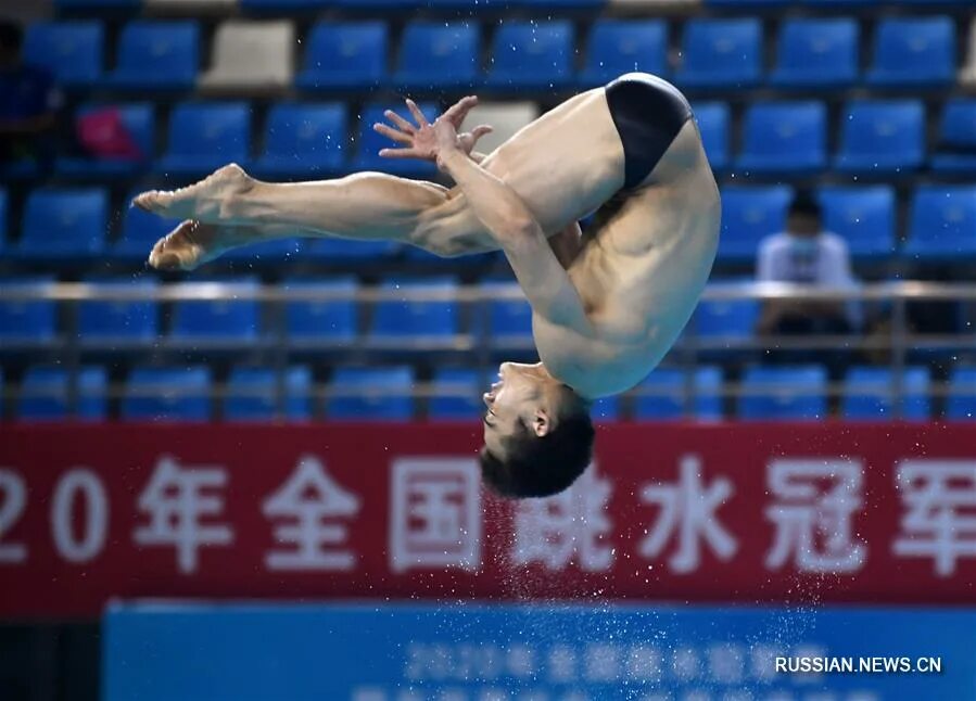 Прыжки в воду Чемпионат. Китайские спортсмены прыжки в воду.