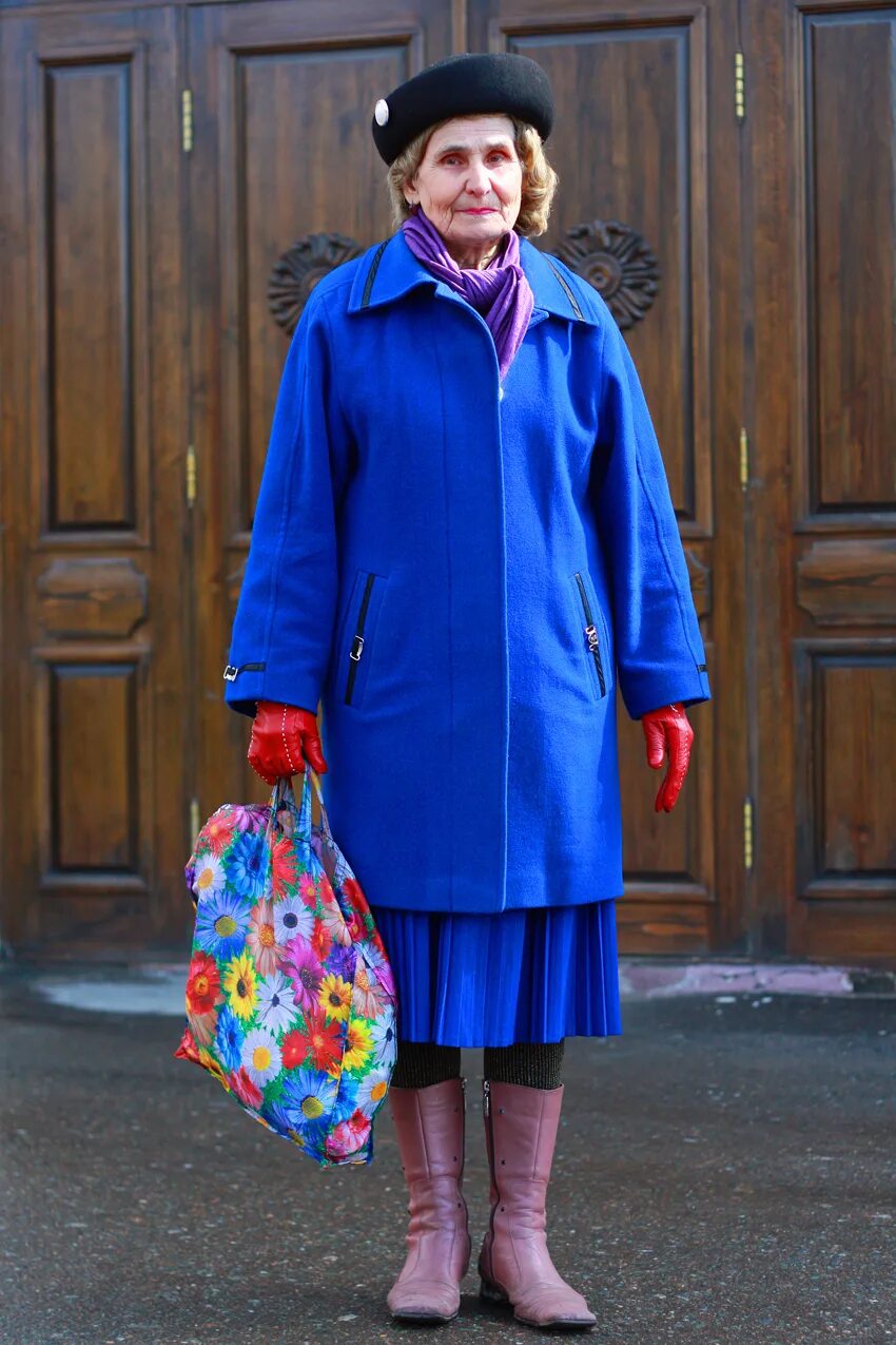Модная одежда для бабушек. Бабушка в пальто. Наряд бабушки. Пальто для пожилых женщин.