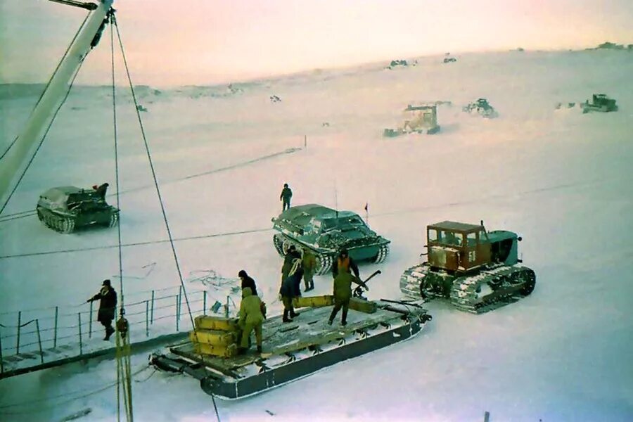 станция мирный в антарктиде. мирный экспедиция. арктическая станция мирный. мирный: первая советская антарктическая станция. полярная станция мирный в антарктиде.