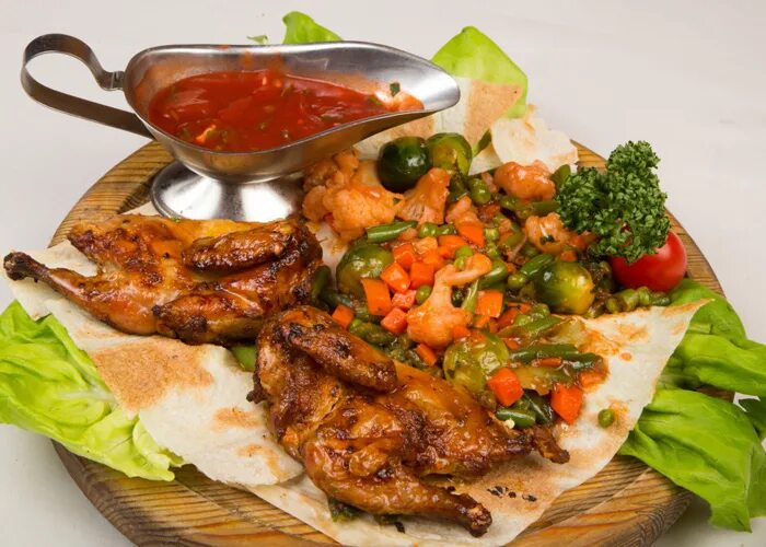 Табака ресторан. Цыплёнок тапака цыплёнок табака. Мини цыпленок табака. Цыпленок табака в ресторане. Цыплёнок тапака цыплёнок табака.