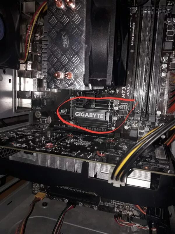 Радиатор Северного моста для материнской платы ASROCK. Северный мост на плате Gigabyte. Греется Северный мост на материнской плате Gigabyte. Перегревается Северный мост на материнской. Почему греется плата