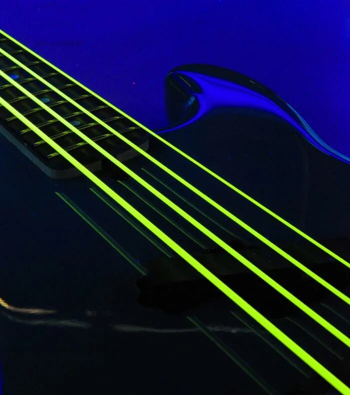 Dr neon green для бас гитары. черные струны. струны для гитар нейлоновые kapor. черные струны. обои на рабочий стол гитара.