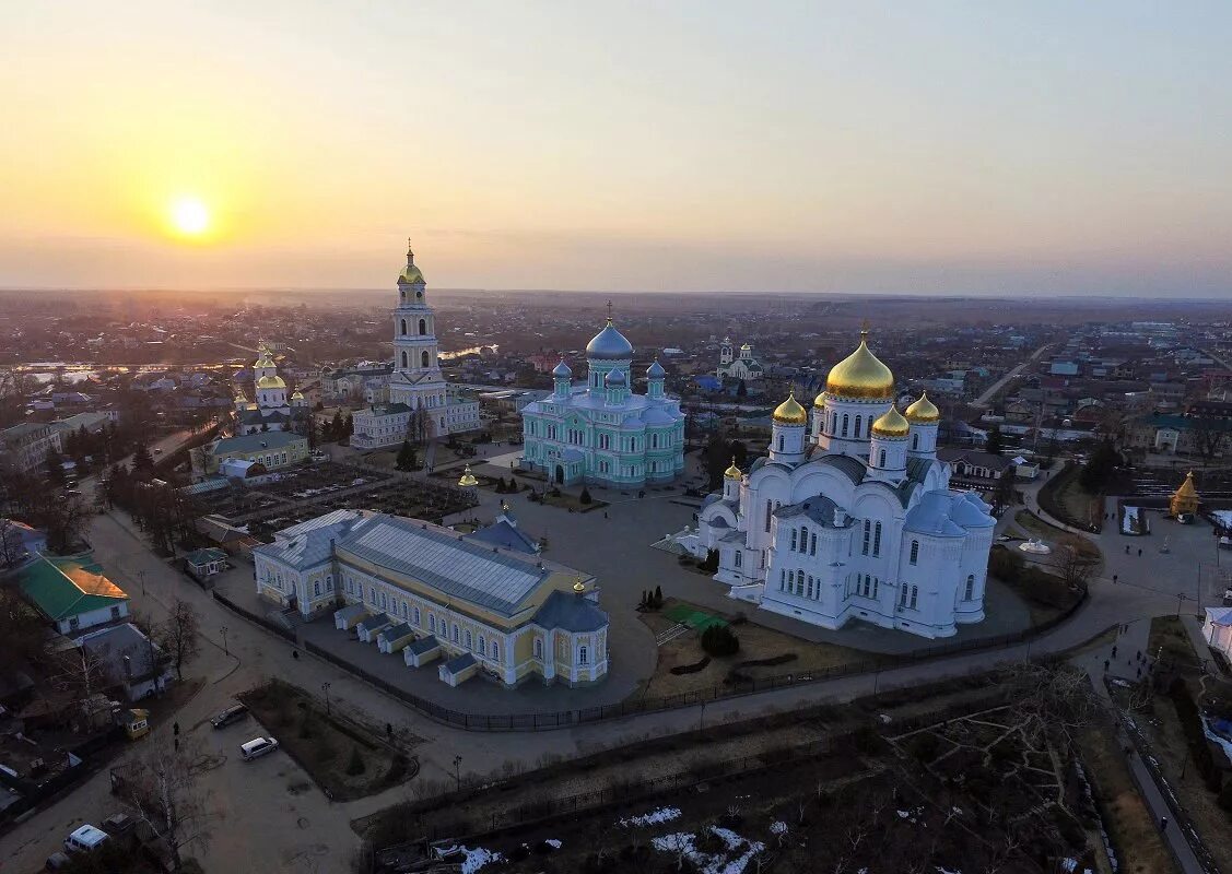 Дивеево какое время. Серафимо-дивеевский женский монастырь. дивеево нижегородская область монастырь.