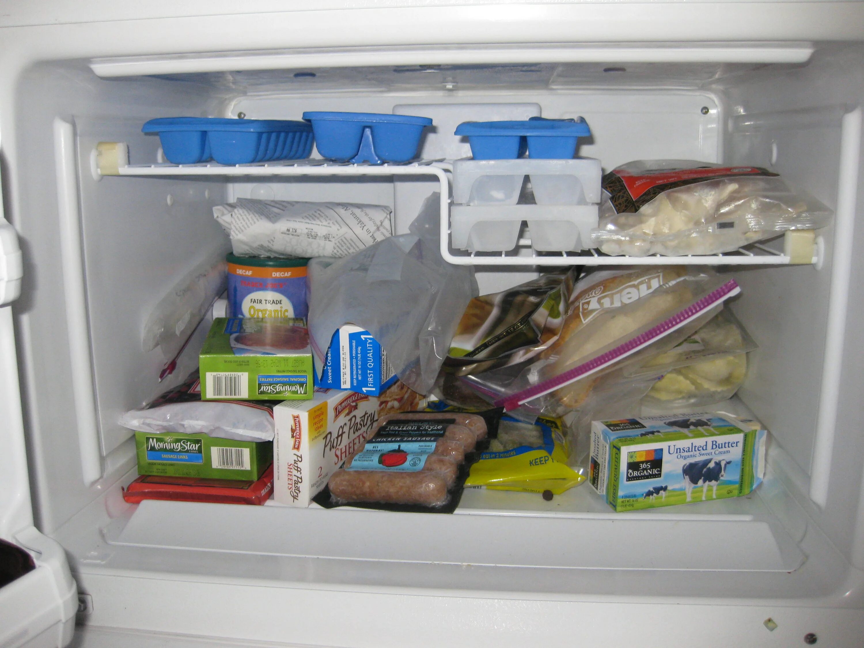 Воняет холодильник. Запах в холодильнике. Чистый холодильник. Помыть холодильник внутри. Холодильник чистый изнутри.