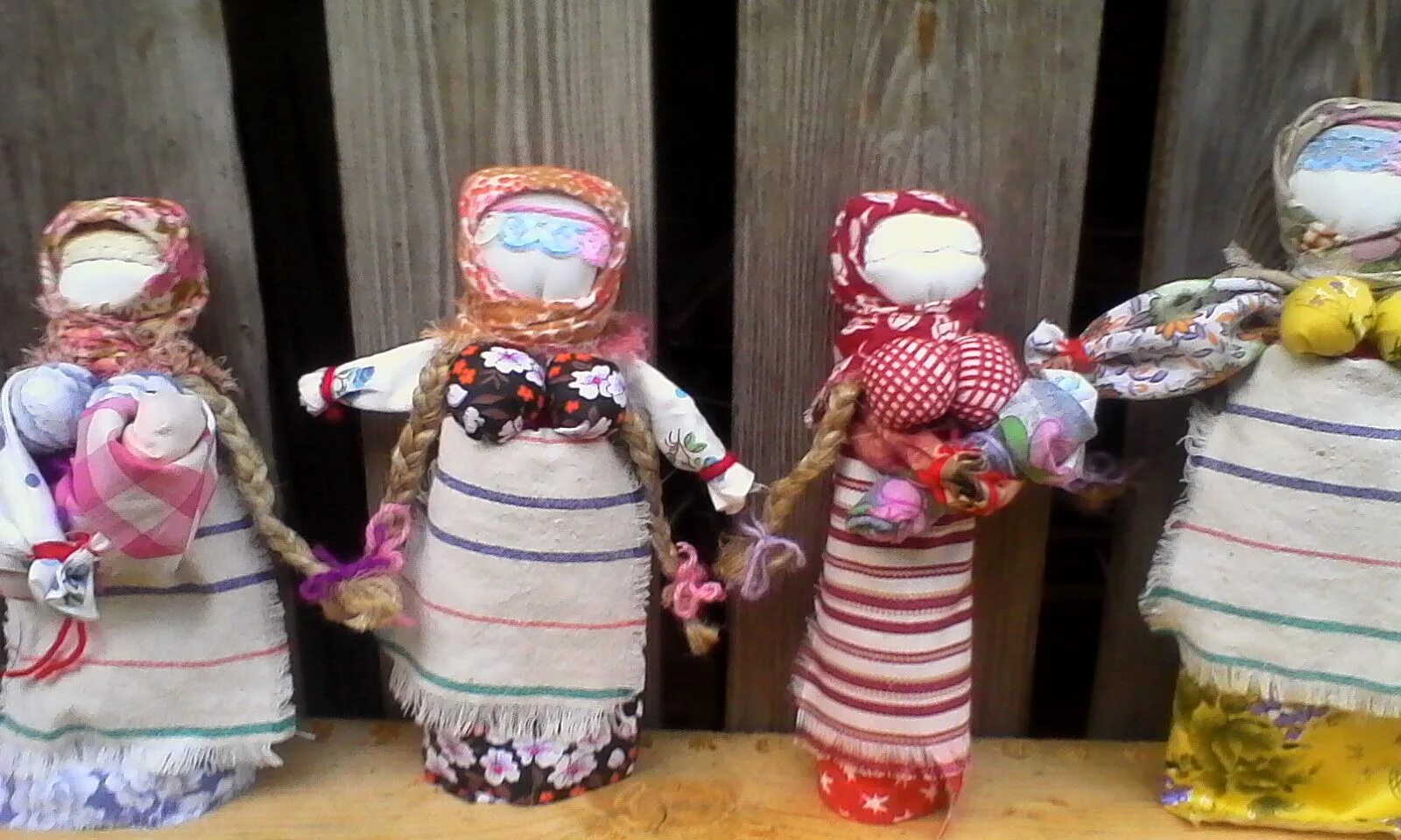 Народная кукла закрутка. Кукла скрутка. Кукла скрутка. Традиционная народная кукла устинья. Кукла масленица.