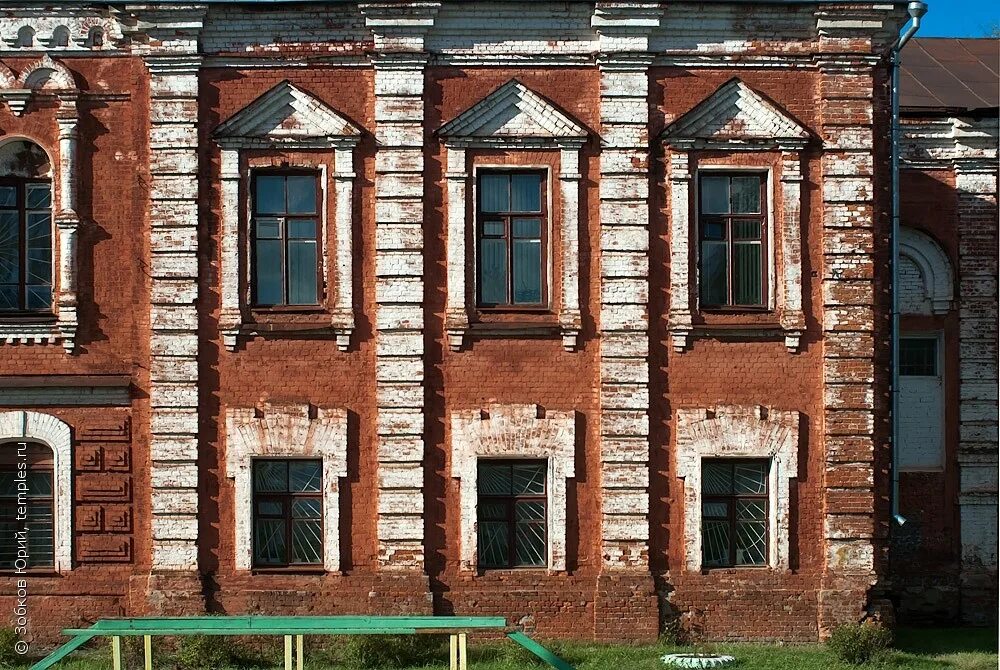 Собинка димитрова 16. Пластиковое окно снаружи. Витрины в магните. Собинка димитрова 7. Собинка димитрова 16.
