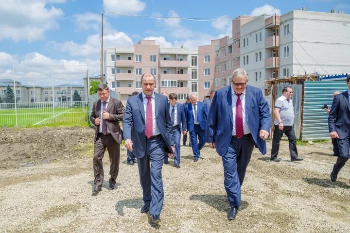 Черкесск село. Черкесск село Чапаевское. Поселок кавказский Прикубанский район. Глава Прикубанского района КЧР. Чапаевское сельское поселение КЧР.