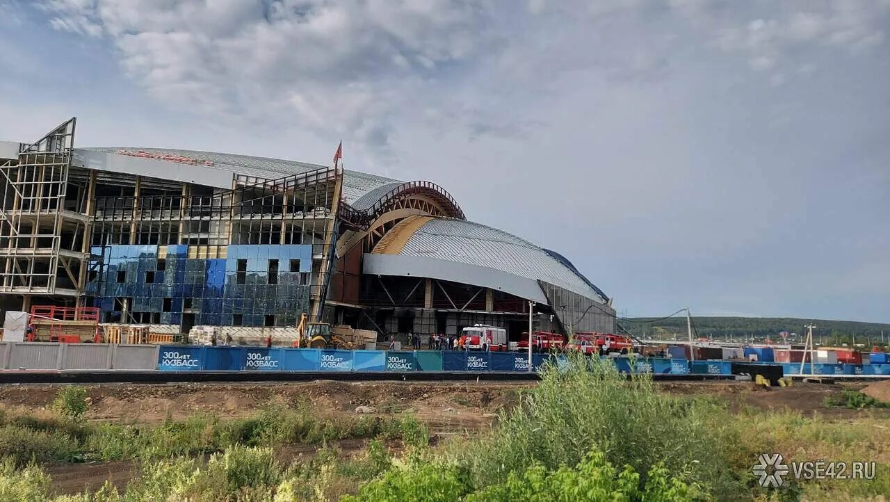 Каток на московской площади кемерово. Ледовый дворец Кемерово Притомский. Ледовая Арена Кузбасс Кемерово. Проект Кузбасс Арена в Кемерово. Ледовый дворец Арена Кемерово.