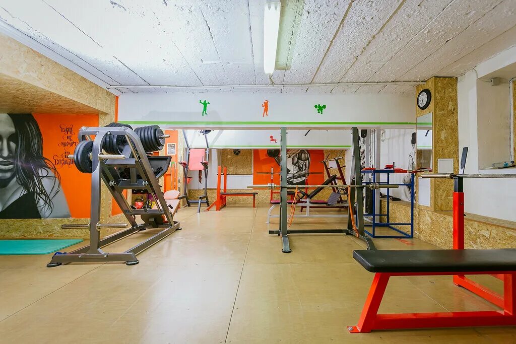 Спортзал жуковский. Спортзал база Жуковский. База в спортзале. Тренажерный зал в Жуковском. База Иволга спортивный зал.