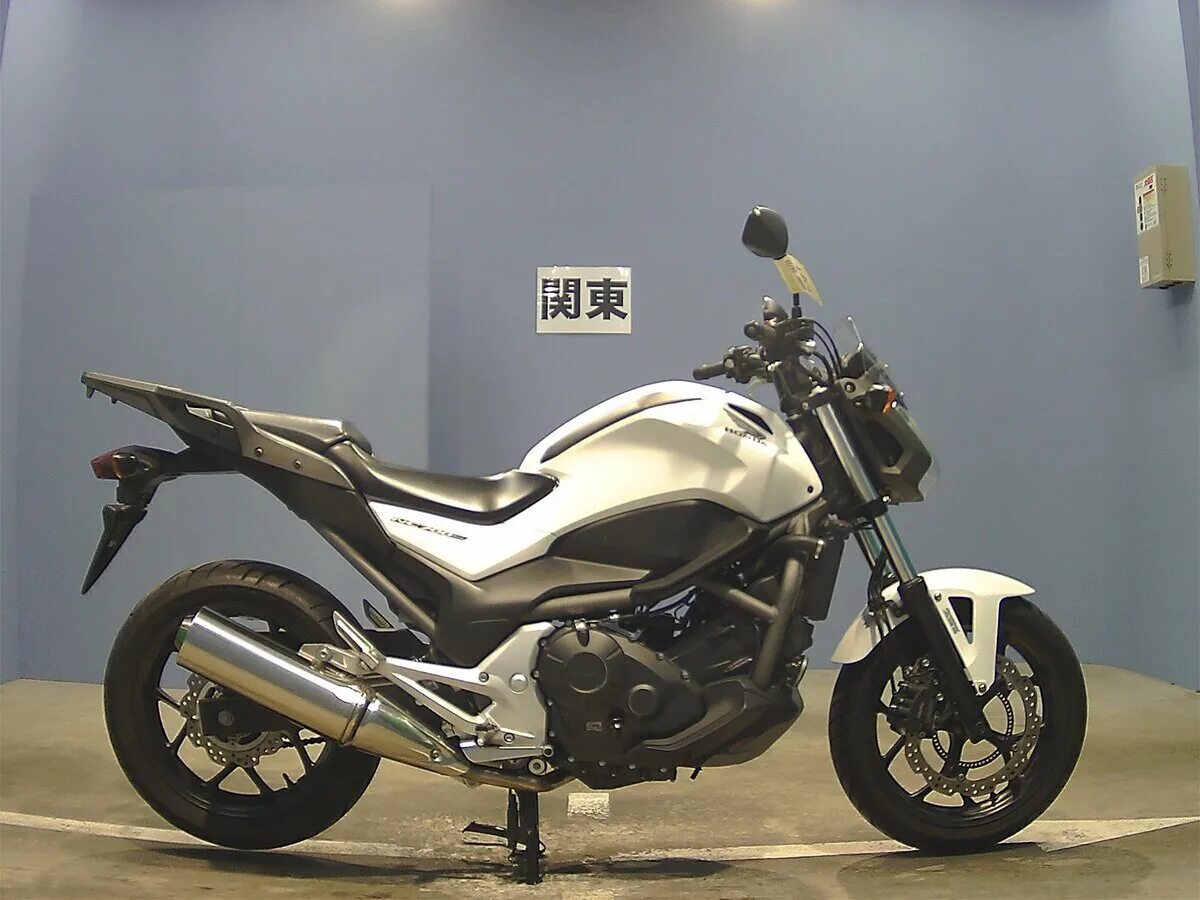 Мотоцикл 700 кубов. Honda NC 700 X белый. Хонда 700 кубов. Suzuki 700 кубов. Хонда НЦ 700 цвет белый.