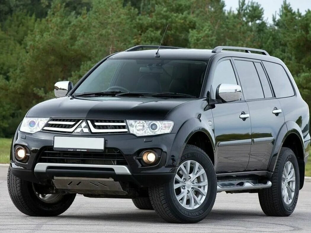 Машина мицубиси паджеро. Mitsubishi Pajero Sport. Mitsubishi Pajero Sport 2008-2015. Митсубиси Паджеро спорт 2. Mitsubishi Pajero Sport 2010.