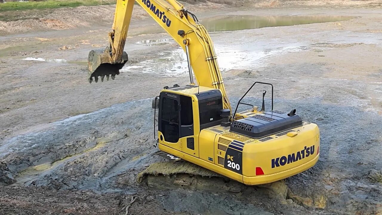 Комацу рс 300. Komatsu pc200. Гусеничный экскаватор Komatsu pc200. Экскаватор Коматсу рс200,. Komatsu pc300-8.