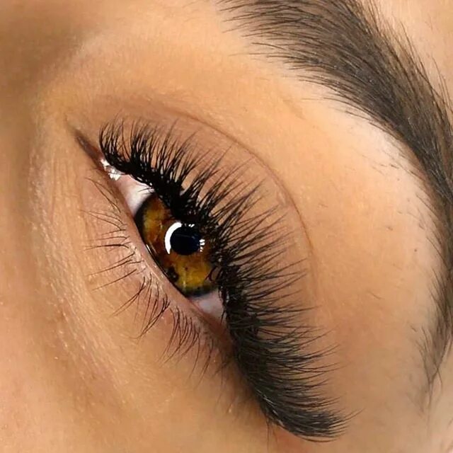 Наращивание ресниц спб. Наращивание ресниц 1d. Наращивание ресниц девяткино. Наращивание ресниц гусиные лапки. Нарощенные ресницы с белыми кончиками.