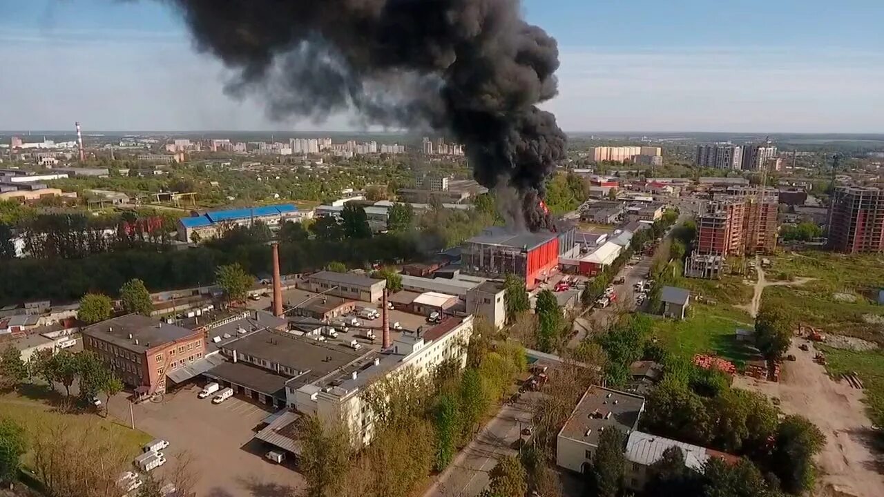 Что горит в калуге сейчас. Калуга (центр калужской области). пожар в калуге. калуга горит. пожар на к либкнехта.