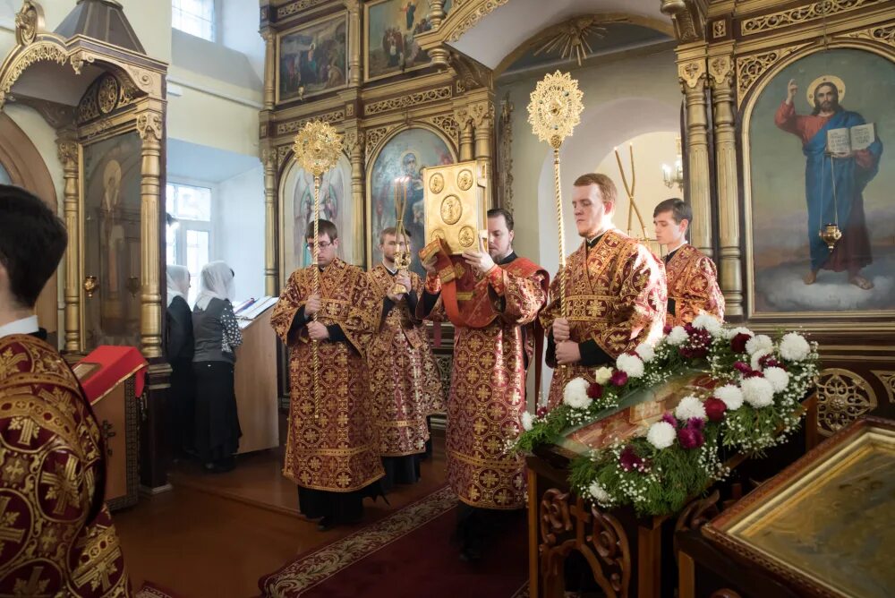 Нижегородская никольское расписание. Архиепископ Павлин Крошечкин. Священномученик Павлин Крошечкин. Михайло Архангельский храм Орел. Павлин Крошечкин икона.