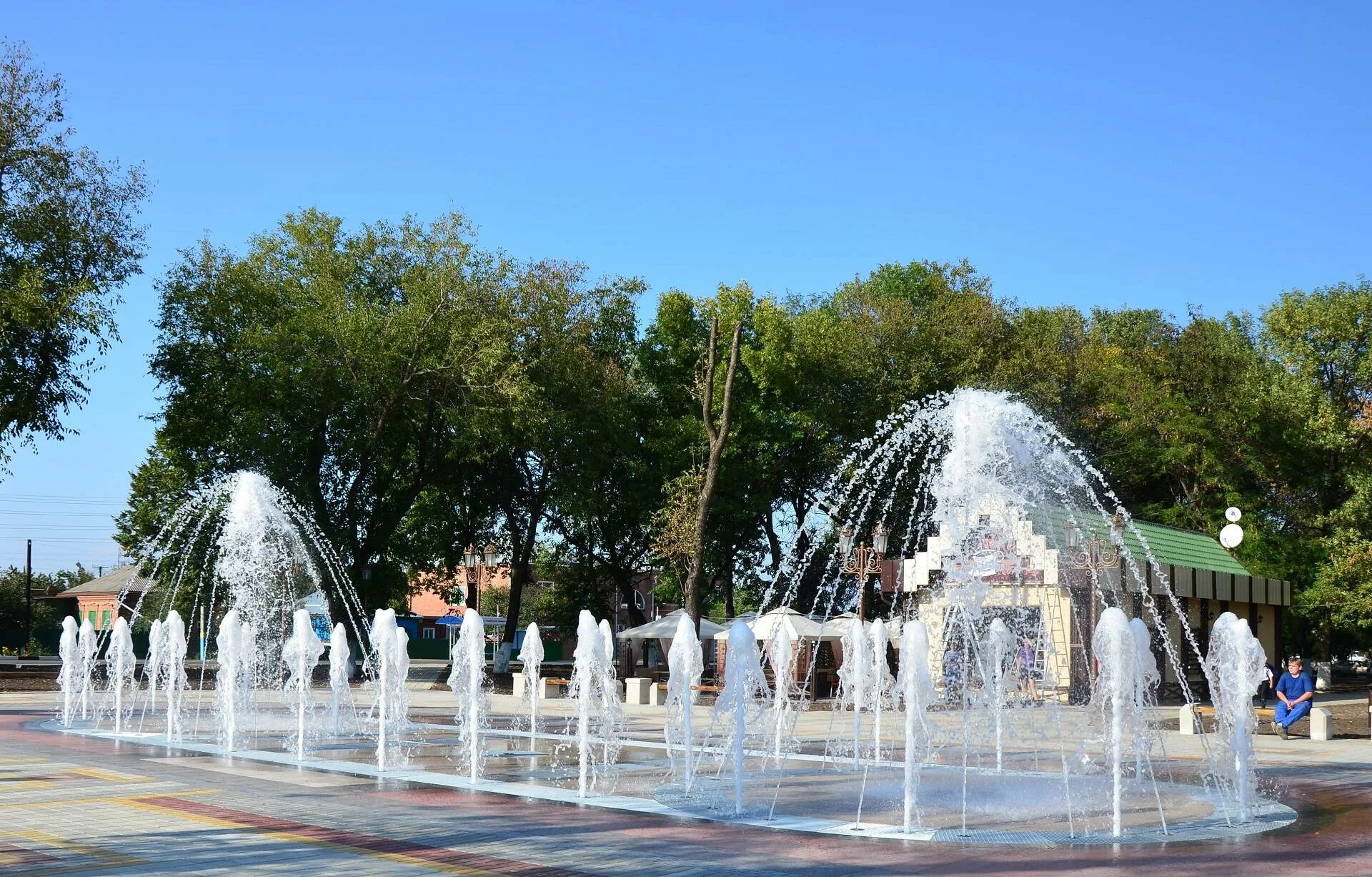 Площадь города армавир краснодарский край. Куда можно сходить погулять в армавире. Куда можно сходить в армавире. Армавир центральный фонтан. Армавир краснодар достопримечательности.