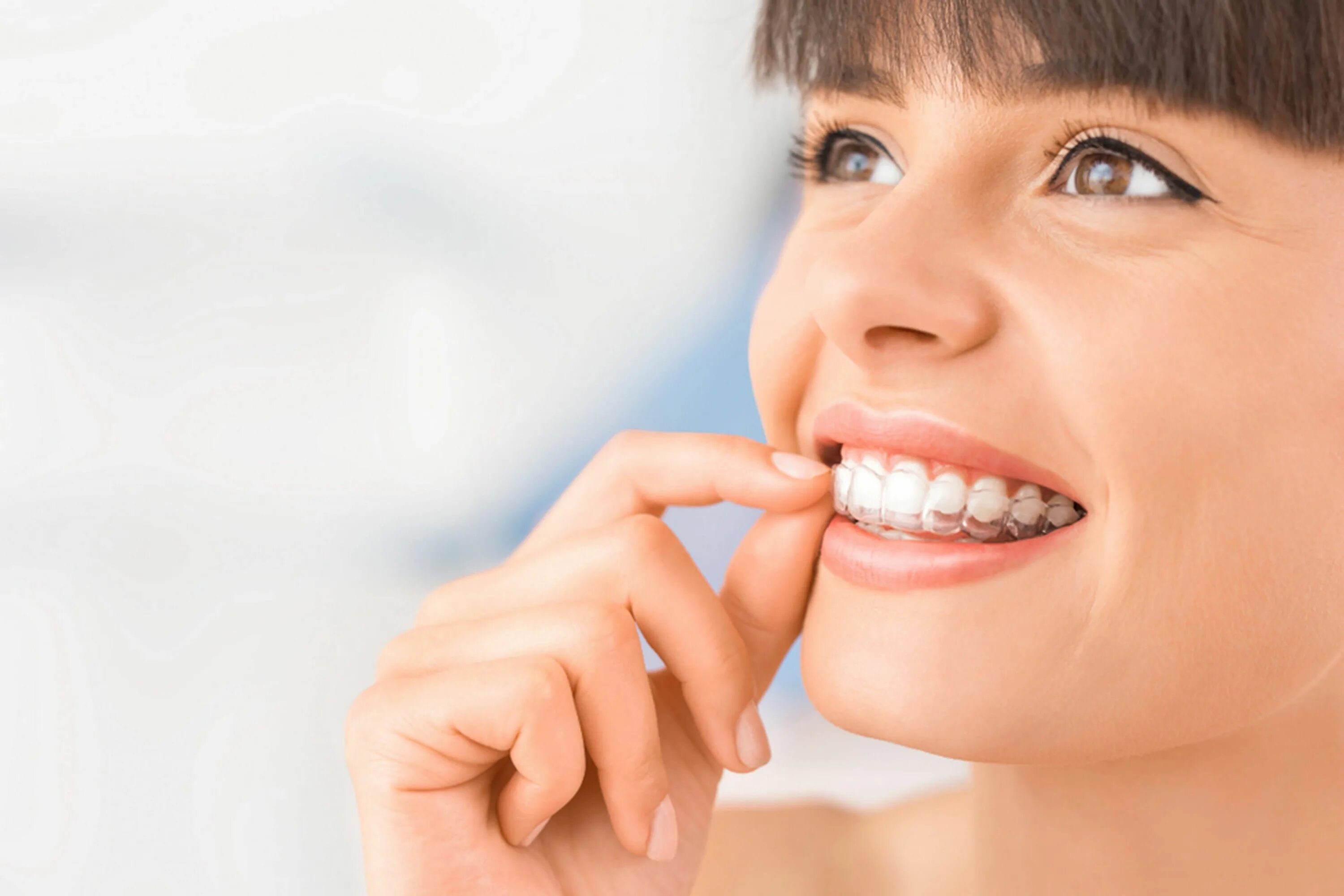 Invisalign. Элайнеры ортодонтия. элайнеры invisalign. элайнеры инвизилайн.