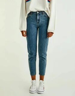 Джинсами mom fit