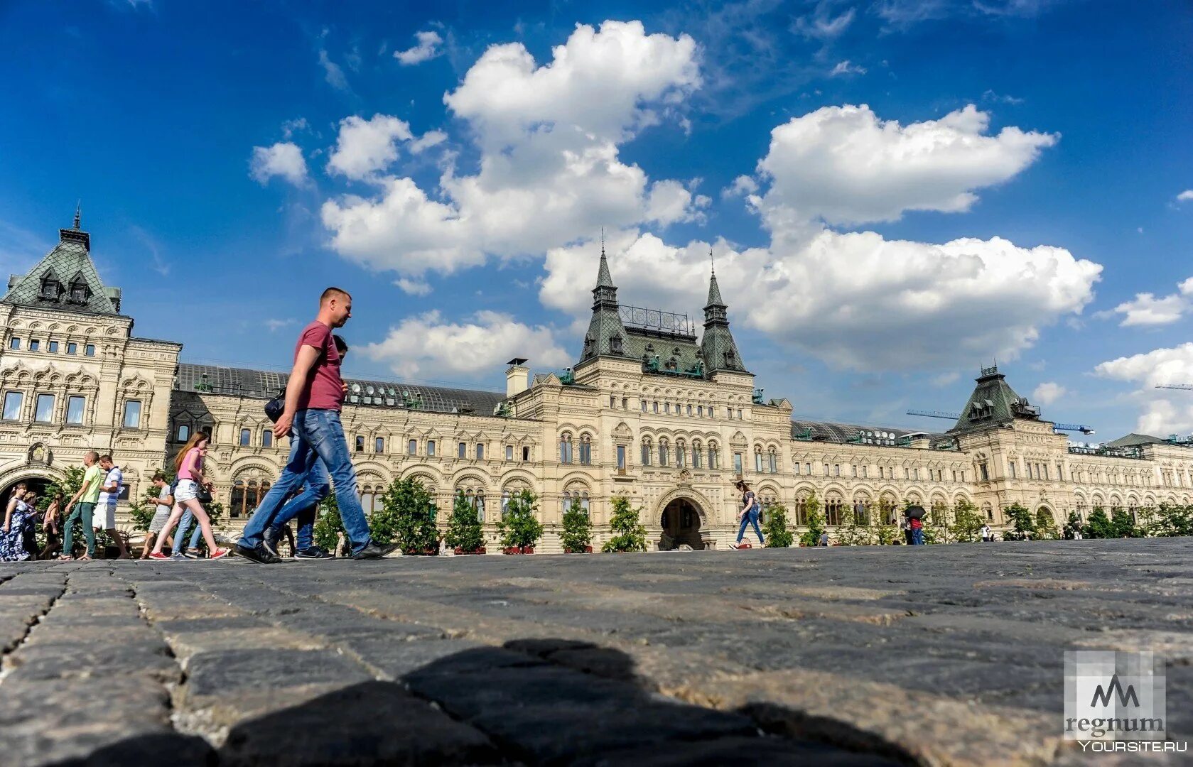 Туристы в Москве. Туризм в Москве. Туризм в России. Туристы в Санкт-Петербурге.