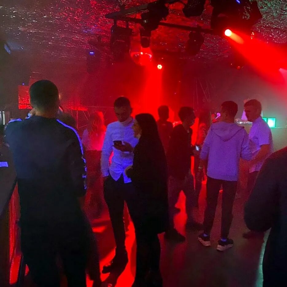 Клубы новосибирска. Темный ночной клуб. Темный клуб. Темный клуб. Клуб ночь.