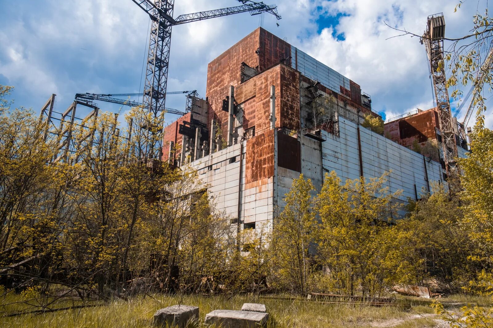 Chernobyl zone. Припять Чернобыль ЧАЭС зона отчуждения. Чернобыль зона отчуждения ЧАЭС. Чернобыль зона ЧАЭС. Припять четвертый энергоблок.