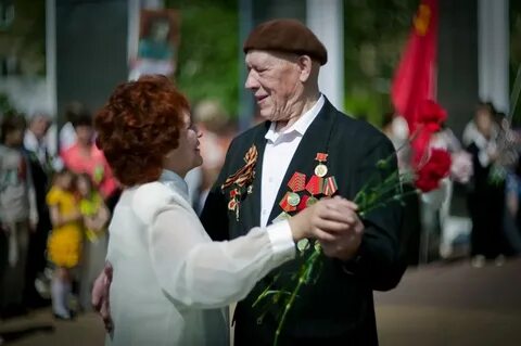 Песня сверкают солнца яркие лучи вальс победы