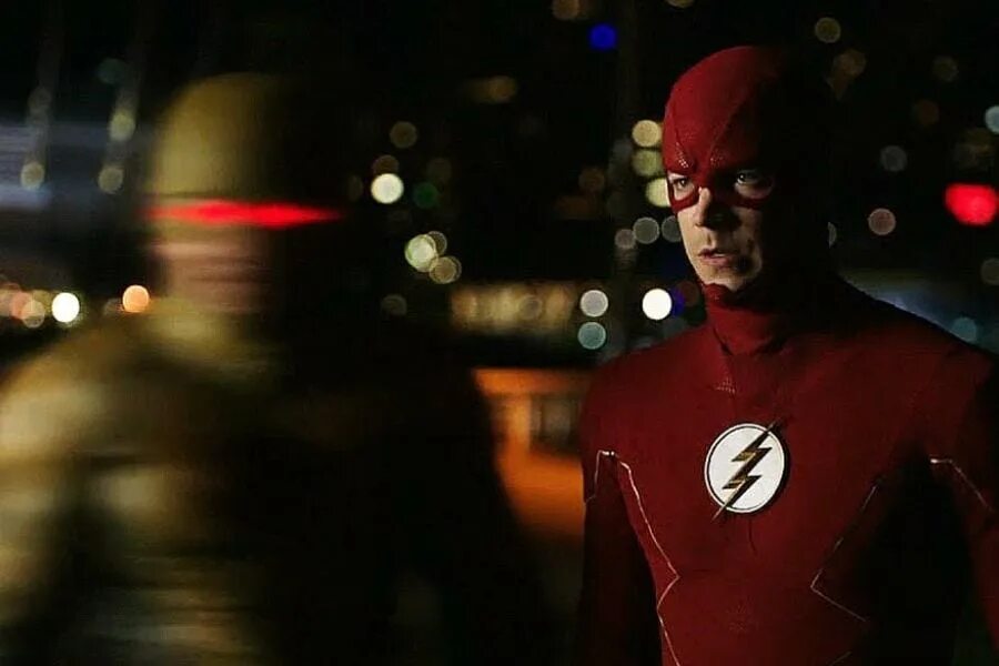 Скорость flash. Барри Аллен обратный флеш. Эобард Тоун и Барри Аллен. Барри Аллен обратный флеш Армагеддон. Барри Аллен против Эобарда Тоуна.