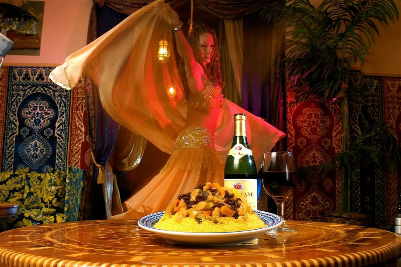 Шефшауэн марокко. Сад мажорель марокко вид сверху. Торговец чаем, марокко. Марракеш пленница. Марракеш ждать.