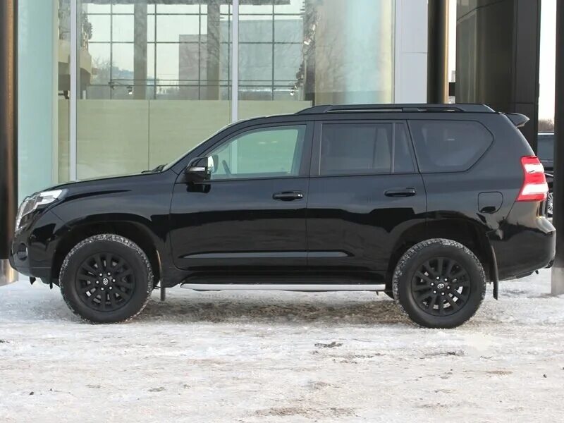 Прадо черные диски. Черные диски toyota land cruiser 150. Диски на ленд крузер прадо 150. Прадо черные диски. Prado 150 2021 черные диски.