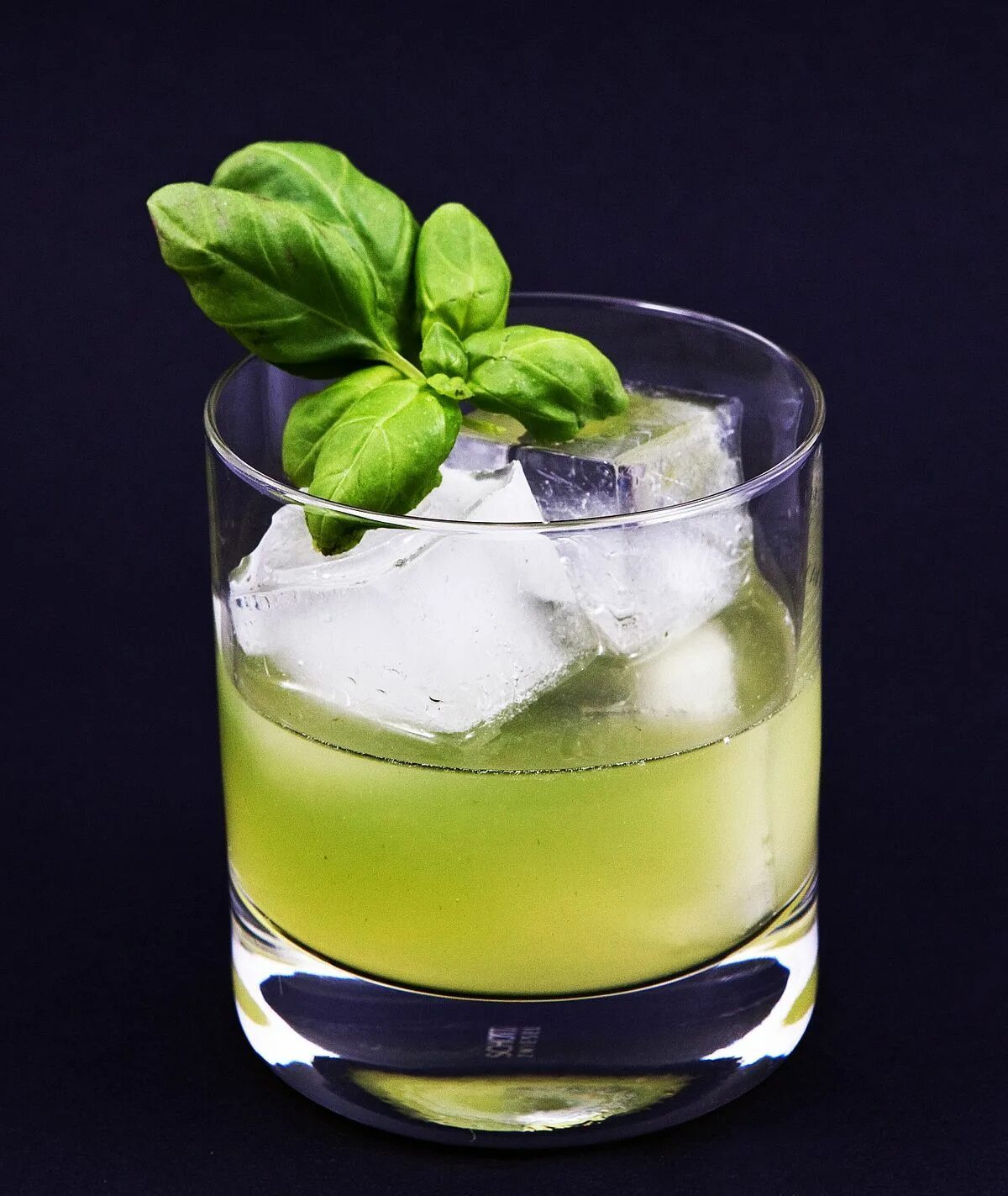 Gin basil smash