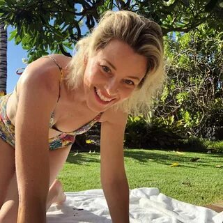 Elizabeth Banks on Instagram: "I miss #islandtime #monday" Elizab...